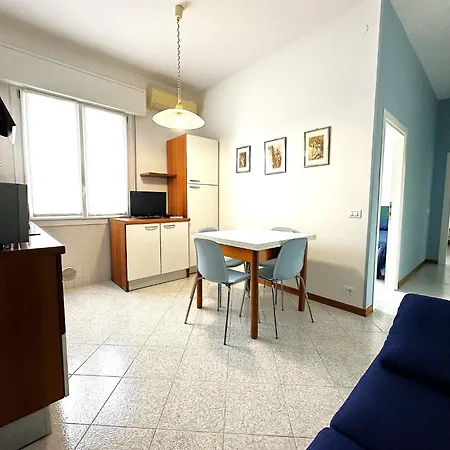 Comfortable House Close To The In Apartman